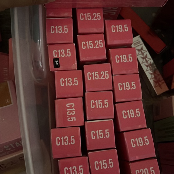 Jeffree star bundle
55 lipglosses
40 concealers
Over 150 pieces see pictures - Picture 14 of 14